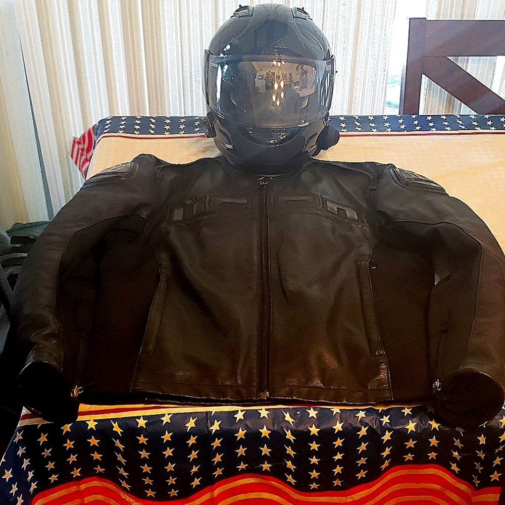 ICON Accel Leather jacket/ ICON Alliance helmet